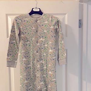Onsie with ski pattern, age 6-7 true to size.